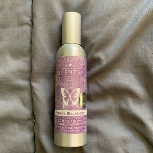 Vanilla blackberry room spray